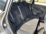 後部座席も気になるようなキズ・汚れやへたり等、大きなダメージはなく、良好な状態です。