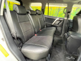 後部座席も気になるようなキズ・汚れやへたり等、大きなダメージはなく、良好な状態です。