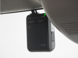 ◆ドライブレコーダー◆映像・音声などを記録する自動車用の装置です。 もしもの事故の際の記録はもちろん、旅行の際の思い出としてドライブの映像を楽しむことができます。