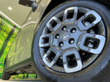 【純正15インチアルミホイール】外観にマッチした純正アルミホイールを装着しております。各種社外アルミホイールや、スタッドレスタイヤも取扱いしております。是非ご相談ください♪
