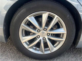 【純正ホイール】外観にマッチした純正アルミホイールを装着しております。