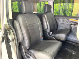 後部座席も気になるようなキズ・汚れやへたり等、大きなダメージはなく、良好な状態です。