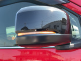オシャレさと視認性を兼ね備えたLEDミラーウインカー♪