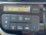 【オートエアコン】室内温度調整も簡単、快適なドライブをお楽しみください。
