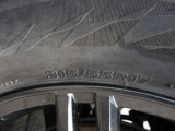 タイヤサイズは、215/55R17です。