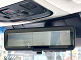 【デジタルインナーミラー】後席の大きな荷物や同乗者で後方が確認しづらい時でも安心!カメラが撮影した車両後方の映像をルームミラー内に表示。クリアな視界で状況の確認が可能です!