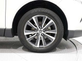 タイヤサイズは(225/60R18)で純正アルミホイールです。