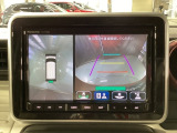 狭い場所での駐車やすれ違いなどでより的確な運転操作に役立つ360&deg;ビューモニターが装備されています。