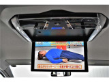 後席モニター付きです。