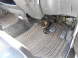 運転席足元です