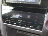 操作部に静電式タッチパネルを採用したフルオート・エアコンディショナー。Honda インターナビ同様、スマートフォン感覚の直感操作を実現しています。