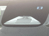 【ホンダセンシング】走行中に前方の車両等を認識し、衝突しそうな時は警報とブレーキで衝突回避と被害軽減をアシスト。より安全にドライブをお楽しみいただけます。