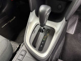 シンプルなストレート式フロアシフト!シフト操作簡単でらくらく!