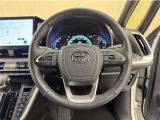 ステアリングスイッチ搭載!手を離さずに手元のスイッチでさまざまな操作が可能。運転中、視線をそらさなくても操作ができて安全です!