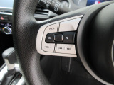 ハンドルにオーディオの操作スイッチが装備されています!視線を前方から外さずハンドルから手を離さずに操作できるのでとっても安全ですね♪