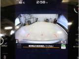 後方の映像を車内の11.6インチディスプレイに表示。 ステアリング操作に連動して動くガイドラインが、駐車や車庫入れをよりスムーズにサポート。狭いスペースでも安心して操作できる頼れる機能です。