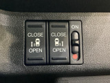 リアドアは乗り降りに便利な両側電動スライドドアです。また運転席に座っていながらスイッチ操作で自在にスライドドアを開け閉めできます。