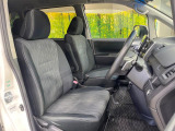 運転席シート廻りは使用感も少なく、良好な状態となっています。前オーナー様が丁寧に使っていたことがよくわかりますね。