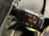 【クルーズコントロール】高速道路もラクラク走行。アクセルを離しても一定速度で走行ができ、長距離運転時の負担を軽減!加速・減速も簡単なスイッチ操作で調整できます。