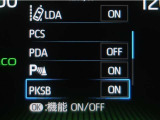 サポカーSとは、緊急ブレーキに加えて、高齢者に多いと言われている踏み間違い事故防止をサポートする機能です。詳しくは販売店スタッフまでお尋ね下さい。