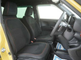 運転席のスペースはゆったりしていて、視界も広く確保されているので普段の運転からロングドライブまで快適です。