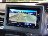 バックも安心のバックカメラ付いています。バックカメラがあると、いつでも安全にバックできますね。死角も減ります。