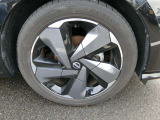 純正のインチアルミホイール付きです。