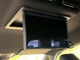 【フリップダウンモニター】大画面モニターで後席でもエンタメをお楽しみいただけます。小さなお子様にも大人気の装備です♪