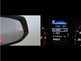隣車線を走る車両をレーダーで検知し、ドアミラーでは確認しにくい後側方エリアに存在する車両に加え、急接近してくる車両も検知します。車両を検知するとドアミラーに搭載されたLEDインジケーターが点灯します。