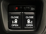 【両側パワースライドドア】両側がパワースライドドアになっており、運転席のスイッチやスマートキーでも開閉が可能です!開口部も広いので乗り降りも楽々♪