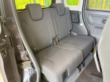 後部座席も気になるようなキズ・汚れやへたり等、大きなダメージはなく、良好な状態です。