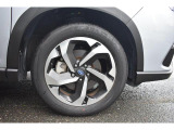 純正18インチアルミホイル/タイヤサイズは225/55R18です