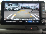 後方確認はオマカセのリアカメラ付です。雨天時や夜間のバック駐車時などで特に視界の安全確認に役立ちます。