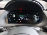 とっても見やすいメーターです。夜間時はラグジュアリーな気分にさせてくれる照明が魅力ですので、夜のドライブも楽しみになりますよ♪