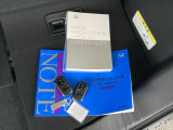 メンテナンスノート【整備記録簿】、取説も揃っています。スマートキーはバッグなどにしまったままボタン操作でエンジンの始動・停止ができて大変便利です。