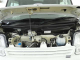 エンジンルームもクリーニングできれいな状態です。ぜひボンネットを開けてご確認ください。