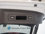 ハンズフリーアクセスパワーテールゲートを装備しています。予約クローズ機能を使えば、ボタンを押して立ち去るだけで閉扉できます♪