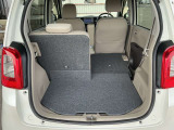 リアシートは左右で分割可倒式を採用しています。乗る人数や荷物に応じてシートを自由にアレンジできます♪