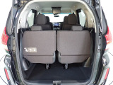 テールゲートを開ければ高さと幅のあるラゲッジスペースが姿を現します。床も低く荷物の積み下ろしも楽々です。