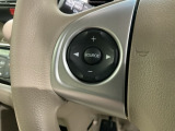ステアリングにオーディオ操作スイッチが付いています。オーディオ画面に直接タッチしなくても操作が出来ますので、運転に集中できます。