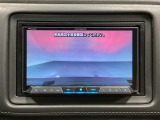 ギヤをR(バック)に入れるとナビの画面に後ろの映像が映るリアカメラ付です。後退時、コンディションが悪い視界でもカラーバックモニターがドライバーをサポートします。