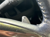 【パドルシフト(AT車)】MT車と同じように好きなギアで走ることができます!ステアリングから手を離さずに指先だけでシフト操作ができ、よりスポーティな走りをお楽しみいただけます。