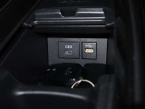 タイプCとUSB入力ポートを完備しています。長距離ドライブでも安心できますね♪