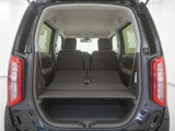 2列目シートを倒すことで、大変広いラゲッジスペースとなります。大きな荷物を積んだりと様々な用途にご利用いただけます。