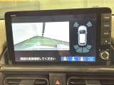 リバースギアに入れるだけで後方の表示へ切り替わります。夜間や雨の日の駐車も楽になりますよ。