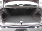 トランクルームは、スペース的にも十分な広さではないでしょうか。後部座席のシートを倒す事もできますので、大きい荷物の収納も可能です。