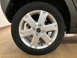 純正15インチアルミホイール装備しています★デザインも人気のアルミホイールですよ★