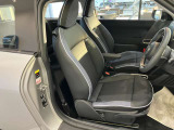 MINIの少し硬めのシートは乗り降りもしやすく、長距離ドライブでも疲れません。