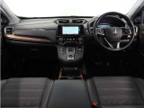 視界広々で運転しやすくロングドライブでも疲れを感じさせないすっきりとまとまったインパネ周りです。