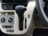 ストレート式のシフトレバーを採用しております♪シンプルなので、誰でも使いやすいですネ☆